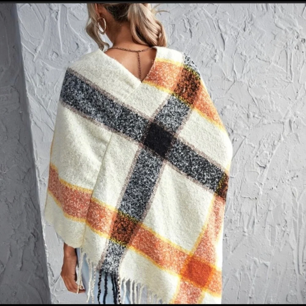 The AILSA Asymmetric Fringe Poncho